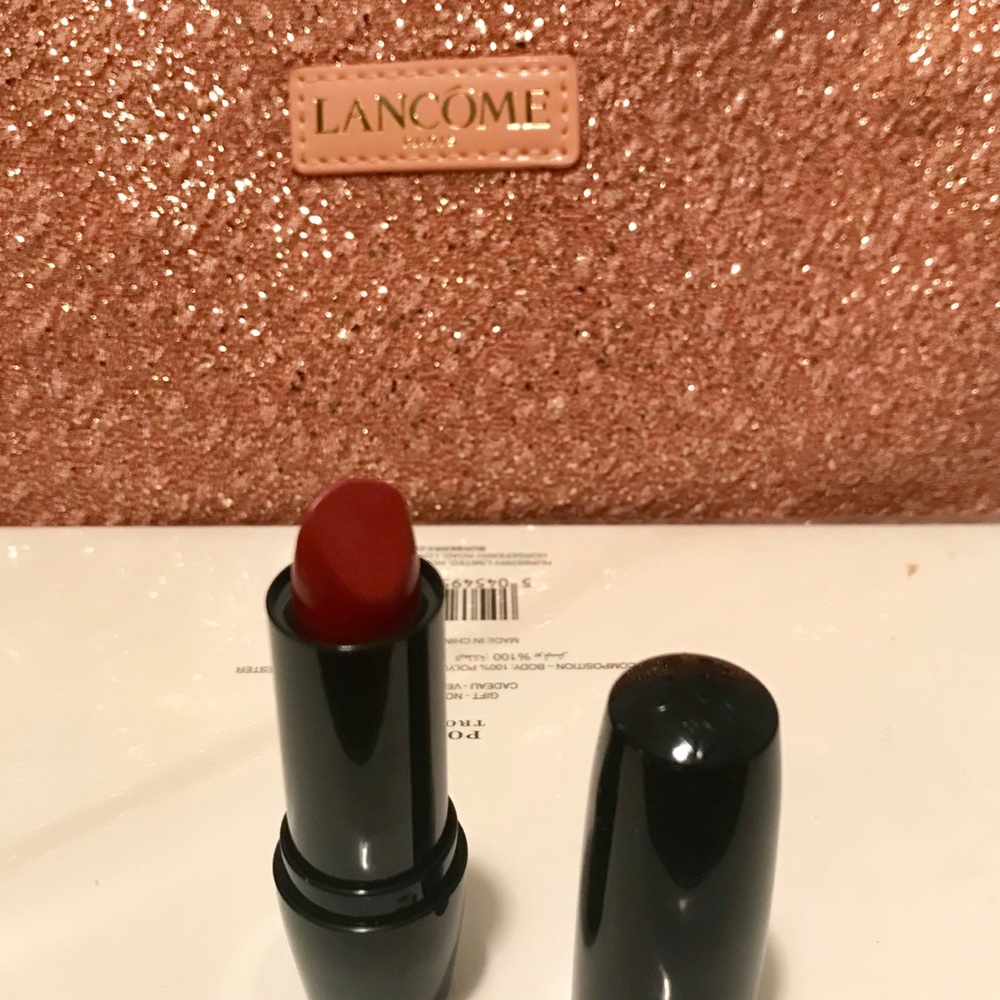 Cosmetics - Picture 3 of 6